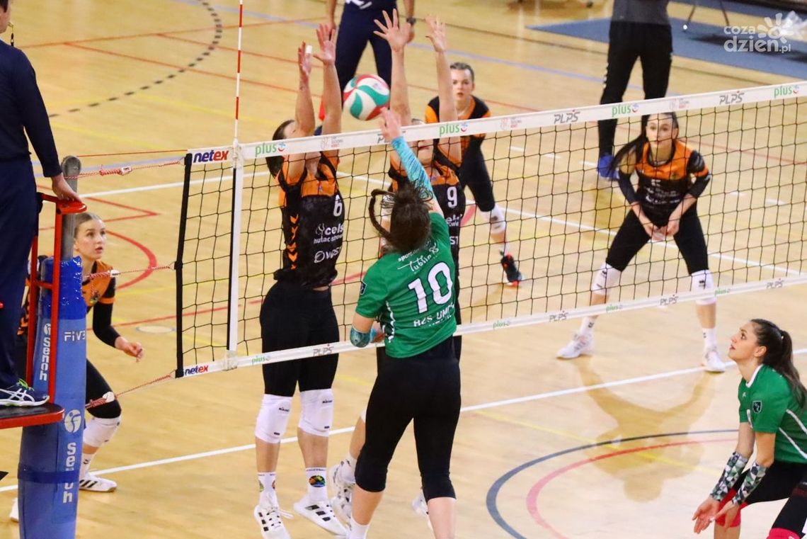 Siatkarki KSZO SMS wygrywają na zakończenie sezonu