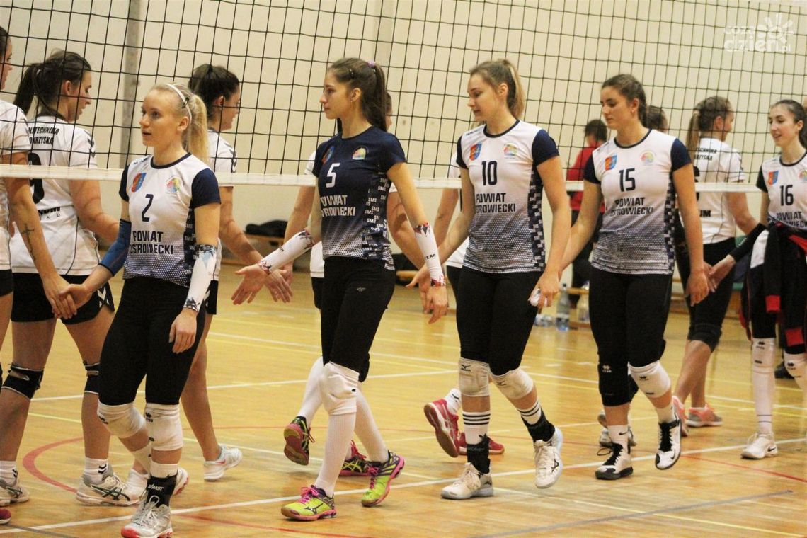 Siatkarki ostrowieckiego SMS bezkonkurencyjne w III lidze Siatkarki ostrowieckiego SMS bezkonkurencyjne w III lidze