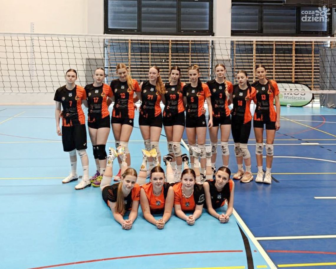 Siatkarki ostrowieckiego ZSO SMS walczyły w licealiadzie Siatkarki ostrowieckiego ZSO SMS walczyły w licealiadzie