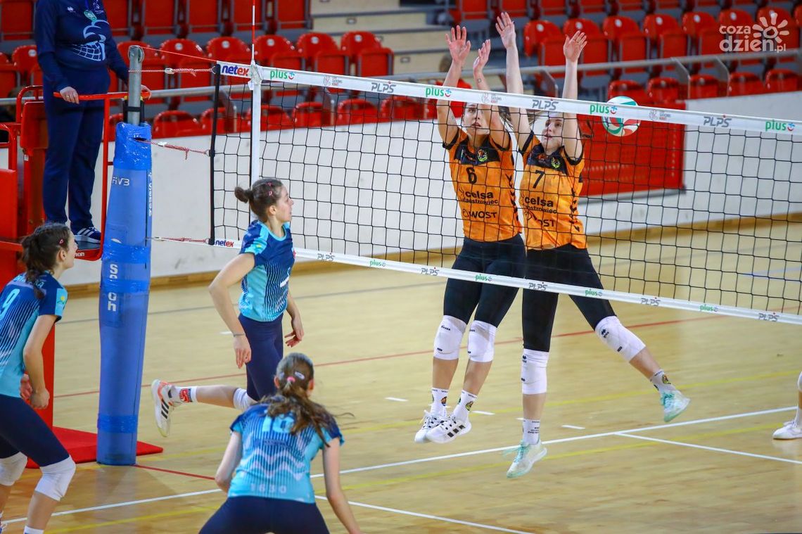 Siatkarki ze Szczyrku wyrwały punkt w Ostrowcu Siatkarki ze Szczyrku wyrwały punkt w Ostrowcu