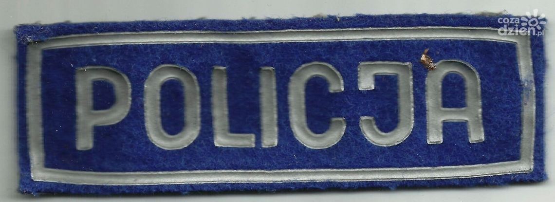 Siekierą w skrzynkę telekomunikacyjną Siekierą w skrzynkę telekomunikacyjną