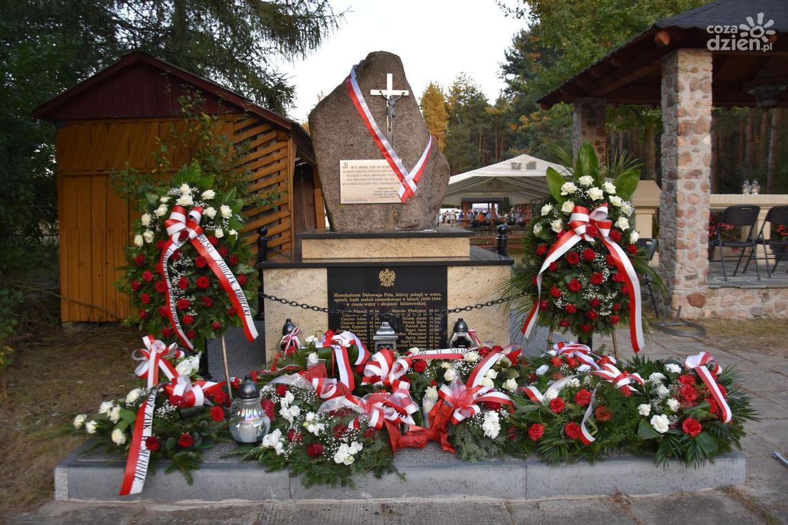 Sienno uczci pamięć mieszkańców wsi spacyfikowanej w czasie II wojny światowej Sienno uczci pamięć mieszkańców wsi spacyfikowanej w czasie II wojny światowej