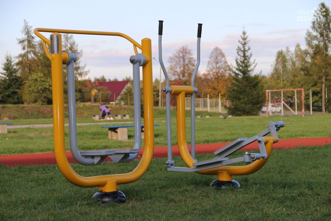 Siłownie plenerowe i place zabaw na osiedlach
