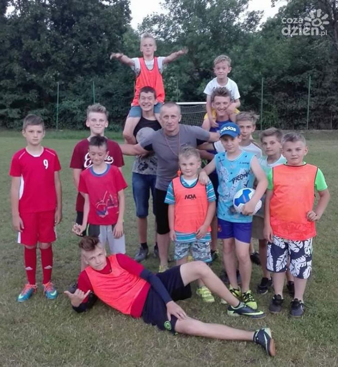 Skarbka - zapaleńcy futbolu mają gdzie trenować Skarbka - zapaleńcy futbolu mają gdzie trenować