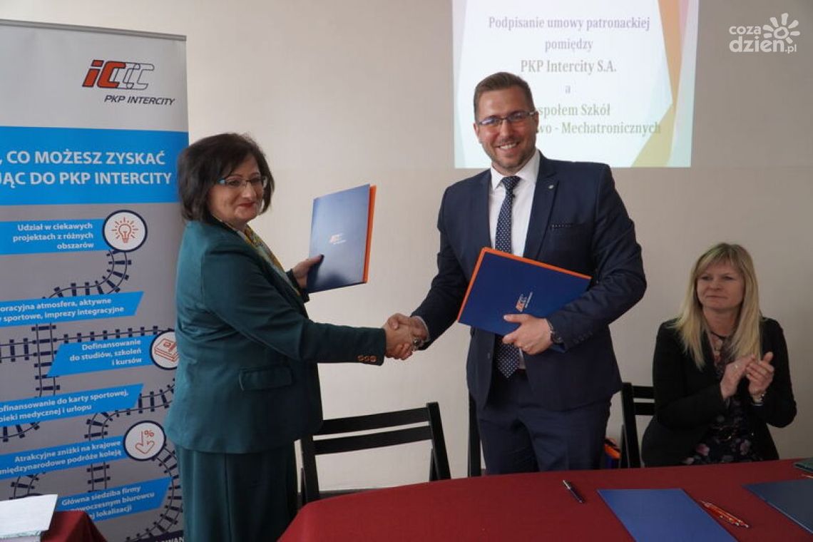 Skarżyska szkoła z patronatem PKP Intercity Skarżyska szkoła z patronatem PKP Intercity