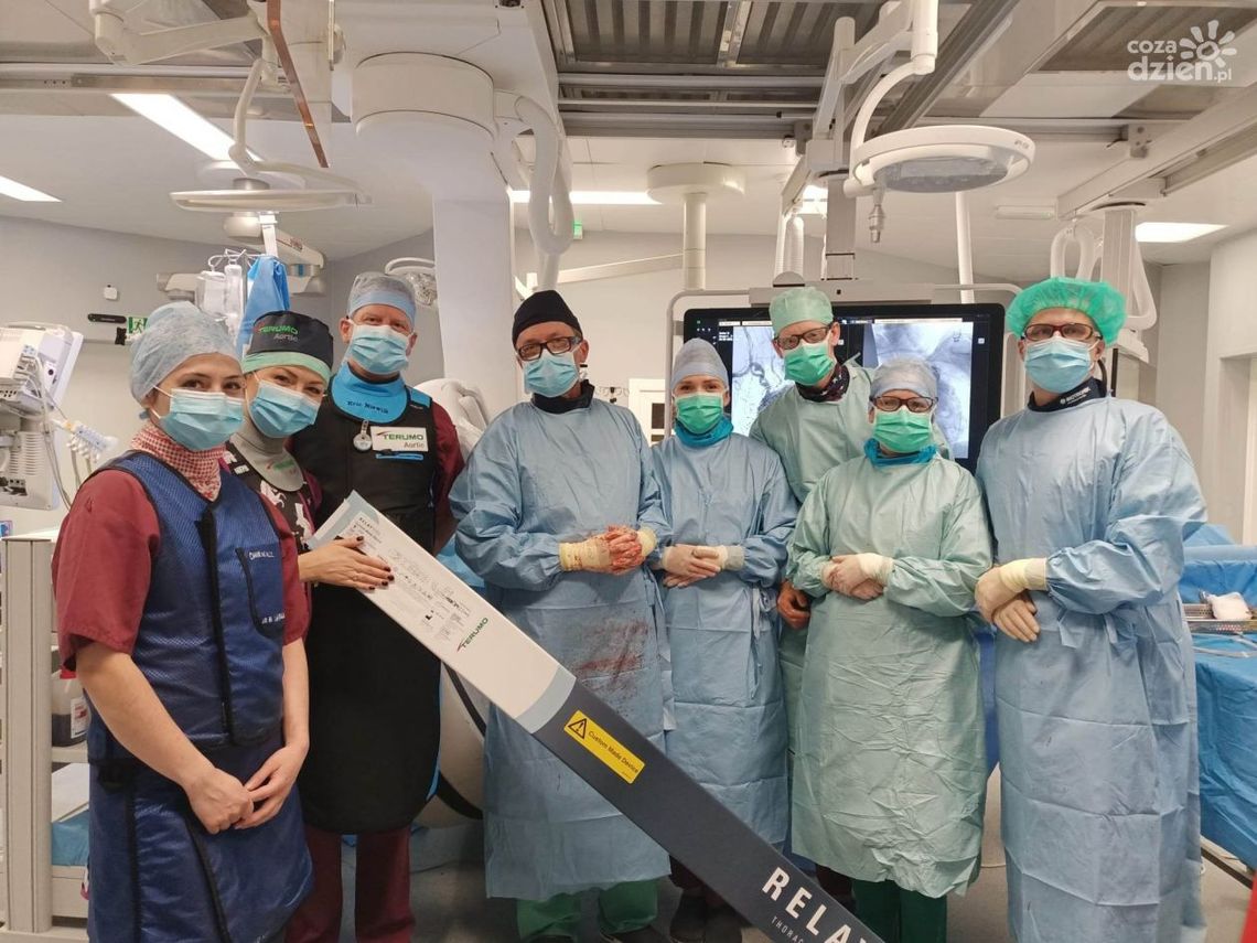 Skomplikowany zabieg chirurgów naczyniowych Skomplikowany zabieg chirurgów naczyniowych