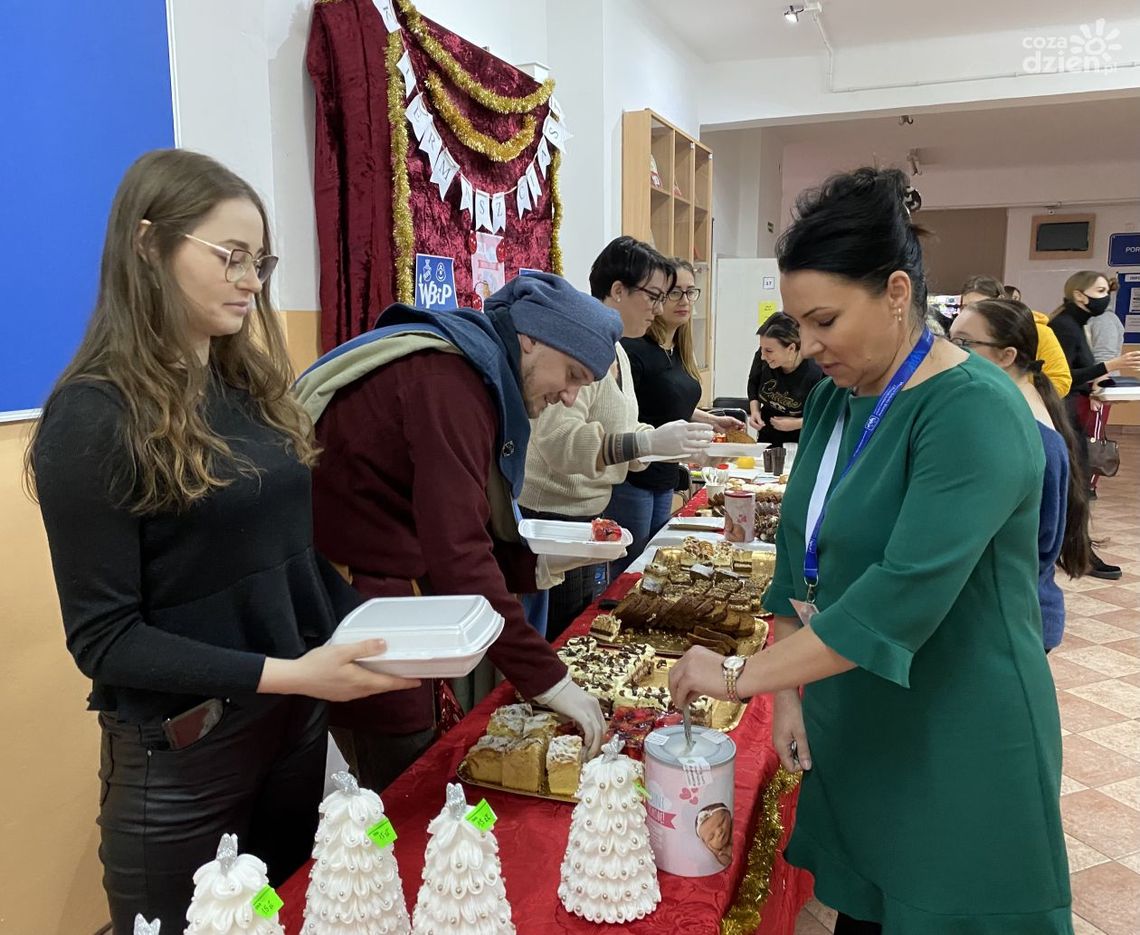 Słodki kiermasz dla Igi Słodki kiermasz dla Igi