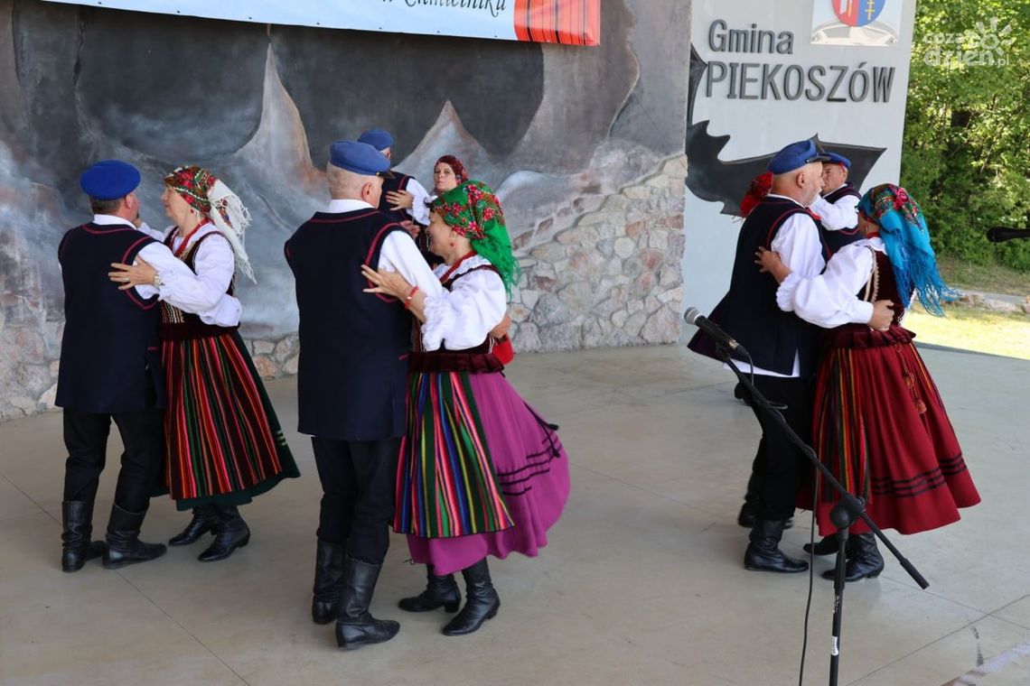 Słów kilka... - o zespołach ludowych Słów kilka... - o zespołach ludowych