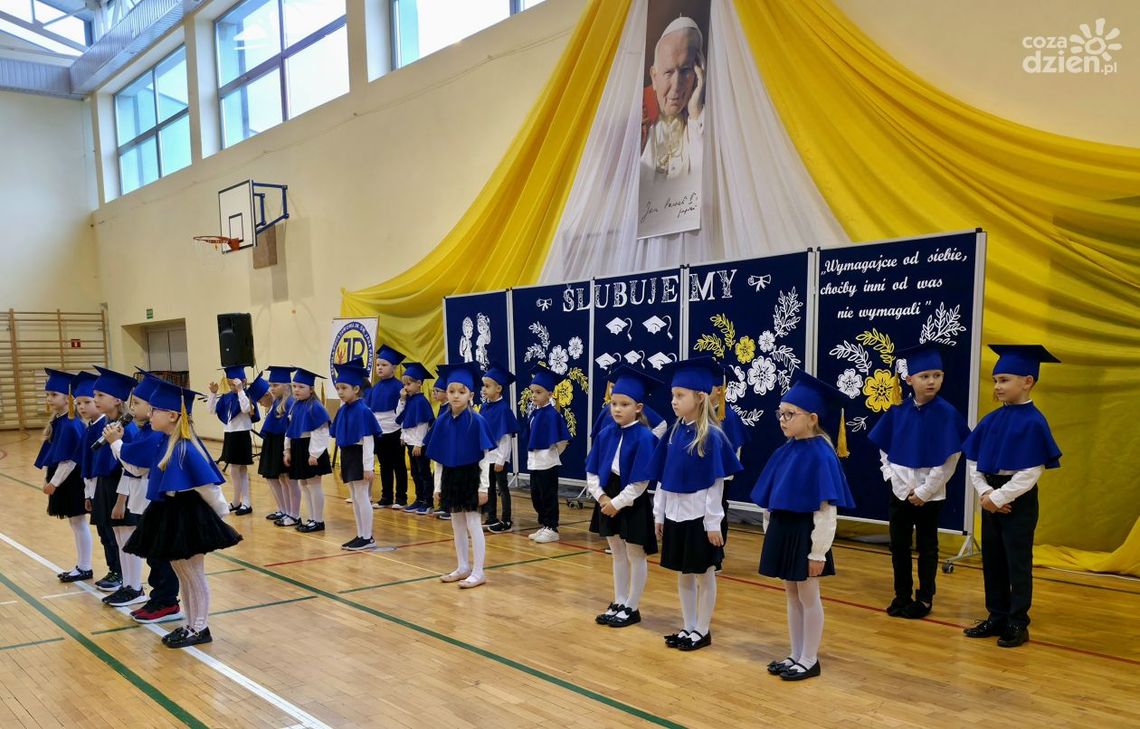Ślubowanie Pierwszoklasistów w Zespole Szkolno-Przedszkolnym im. Jana Pawła II w Rakowie Ślubowanie Pierwszoklasistów w Zespole Szkolno-Przedszkolnym im. Jana Pawła II w Rakowie