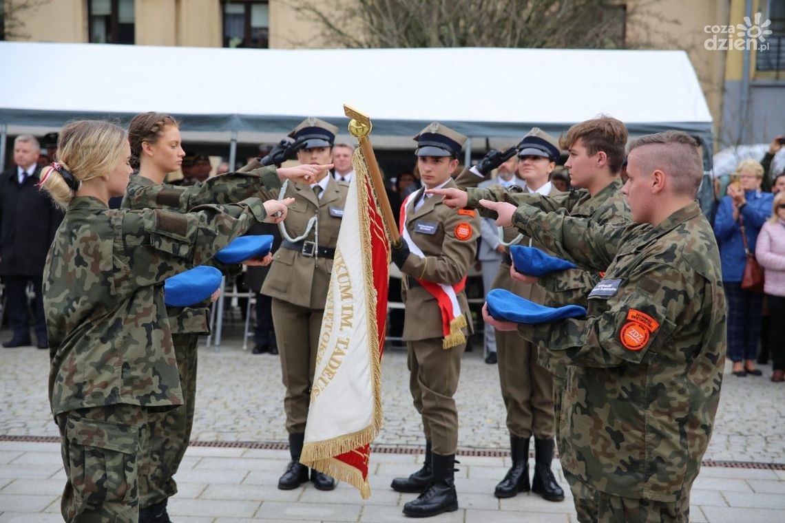 Ślubowanie słuchaczy ostrowieckiego ZDZ Ślubowanie słuchaczy ostrowieckiego ZDZ