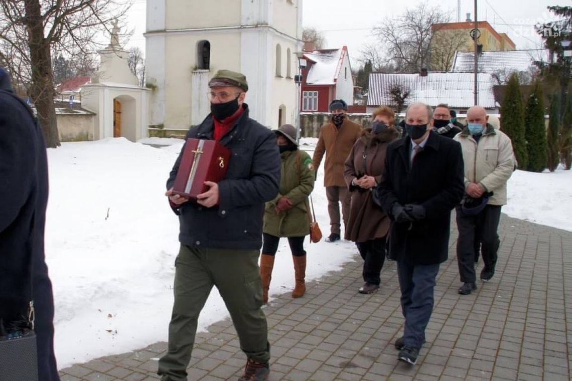 Słynny wachmistrz wrócił do ojczyzny. Prochy "Tarzana" już w Ćmielowie Słynny wachmistrz wrócił do ojczyzny. Prochy "Tarzana" już w Ćmielowie