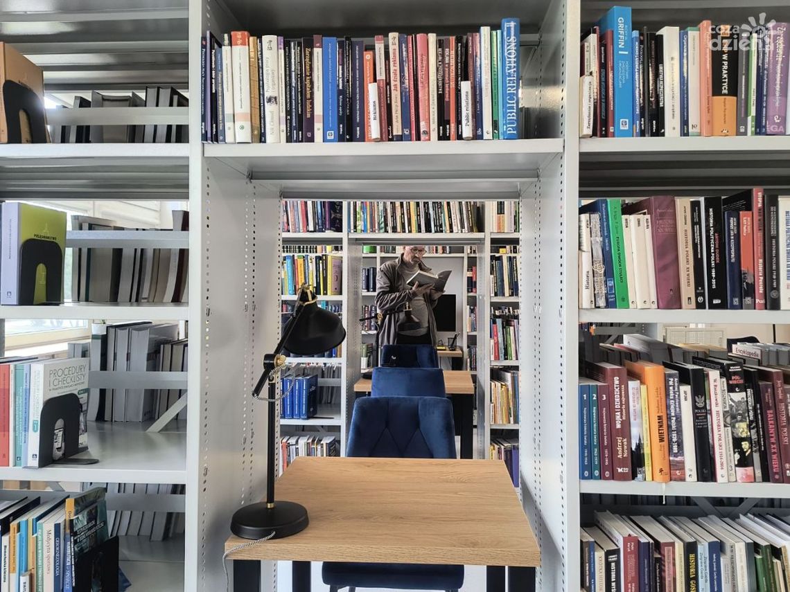 Spełniło się marzenie. Uczelniana biblioteka przeszła remont Spełniło się marzenie. Uczelniana biblioteka przeszła remont