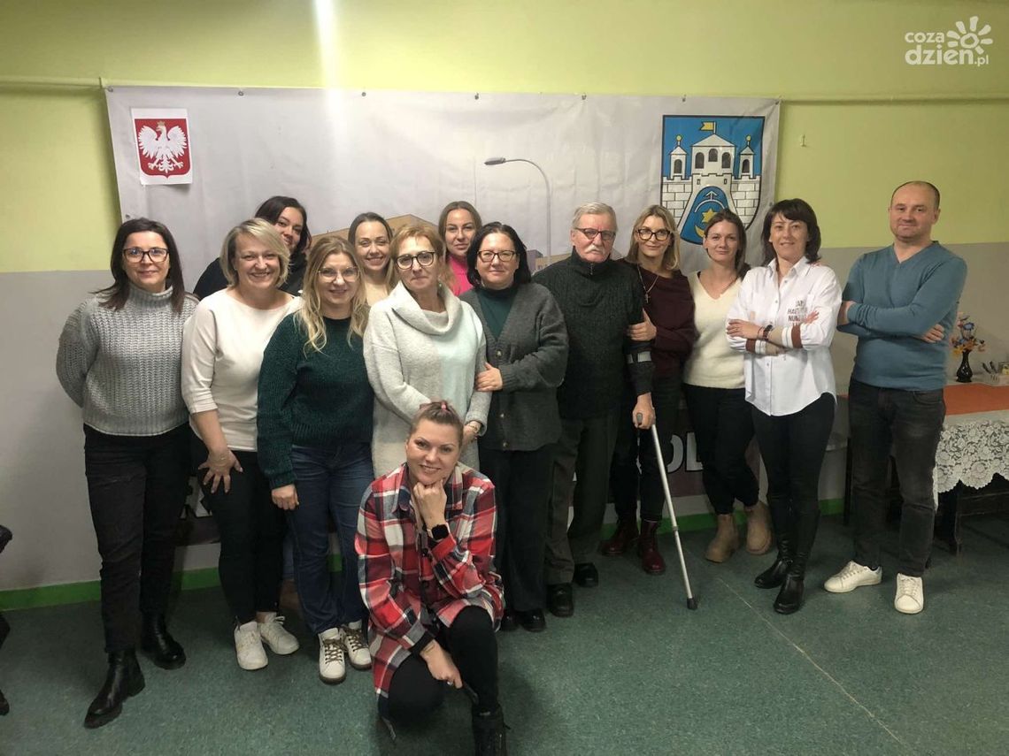 Społecznicy z RO Ogrody w Ostrowcu zapewniają poczęstunek wolontariuszom WOŚP Społecznicy z RO Ogrody w Ostrowcu zapewniają poczęstunek wolontariuszom WOŚP