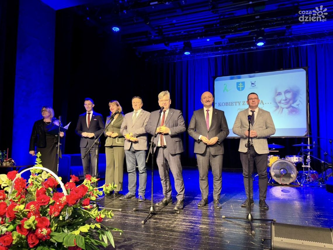 Spotkanie „Kobiety z pasją…” – relaks, wiedza i świąteczna atmosfera Spotkanie „Kobiety z pasją…” – relaks, wiedza i świąteczna atmosfera