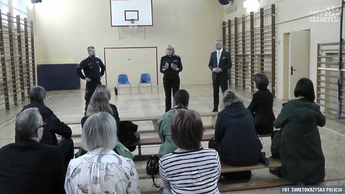 Spotkanie policjantów z rodzicami Spotkanie policjantów z rodzicami