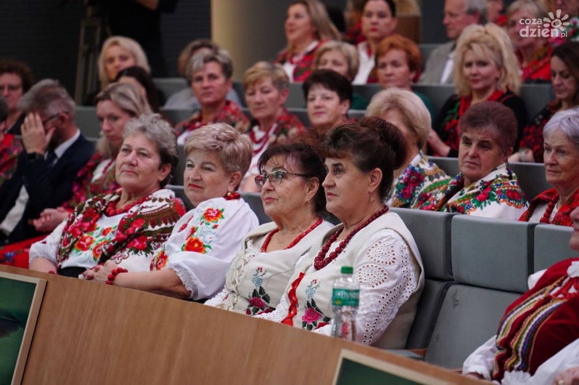 Spotkanie z Kołami Gospodyń Wiejskich w Kielcach: wsparcie na rozwój i integrację Spotkanie z Kołami Gospodyń Wiejskich w Kielcach: wsparcie na rozwój i integrację