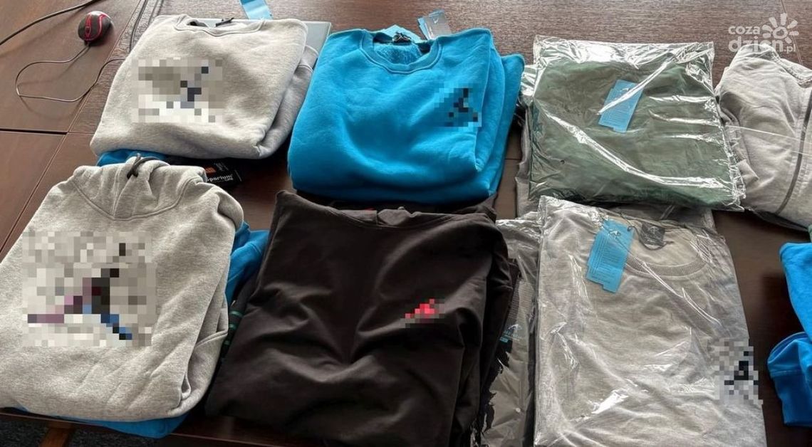 Sprzedawali podróbki znanych marek na bazarach. Grozi im do 2 lat więzienia Sprzedawali podróbki znanych marek na bazarach. Grozi im do 2 lat więzienia