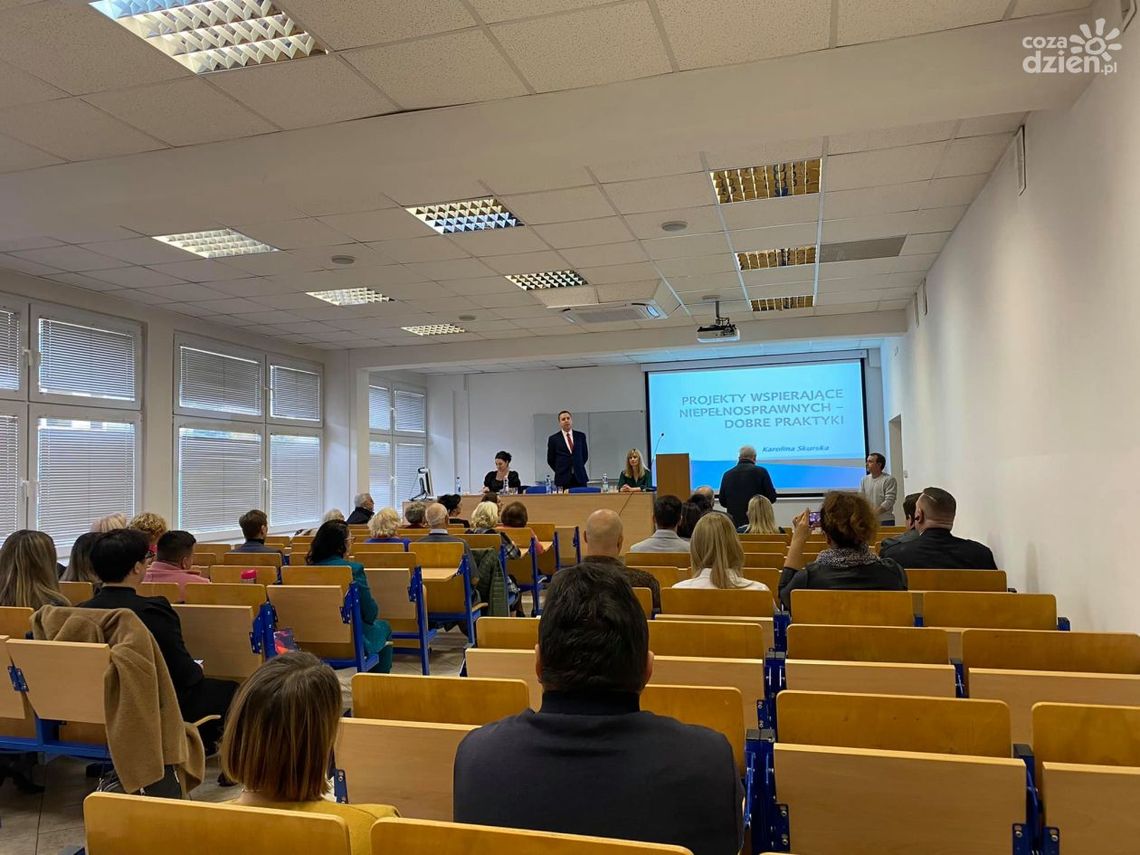 Środowiska akademickie dostępne dla osób niepełnosprawnych Środowiska akademickie dostępne dla osób niepełnosprawnych