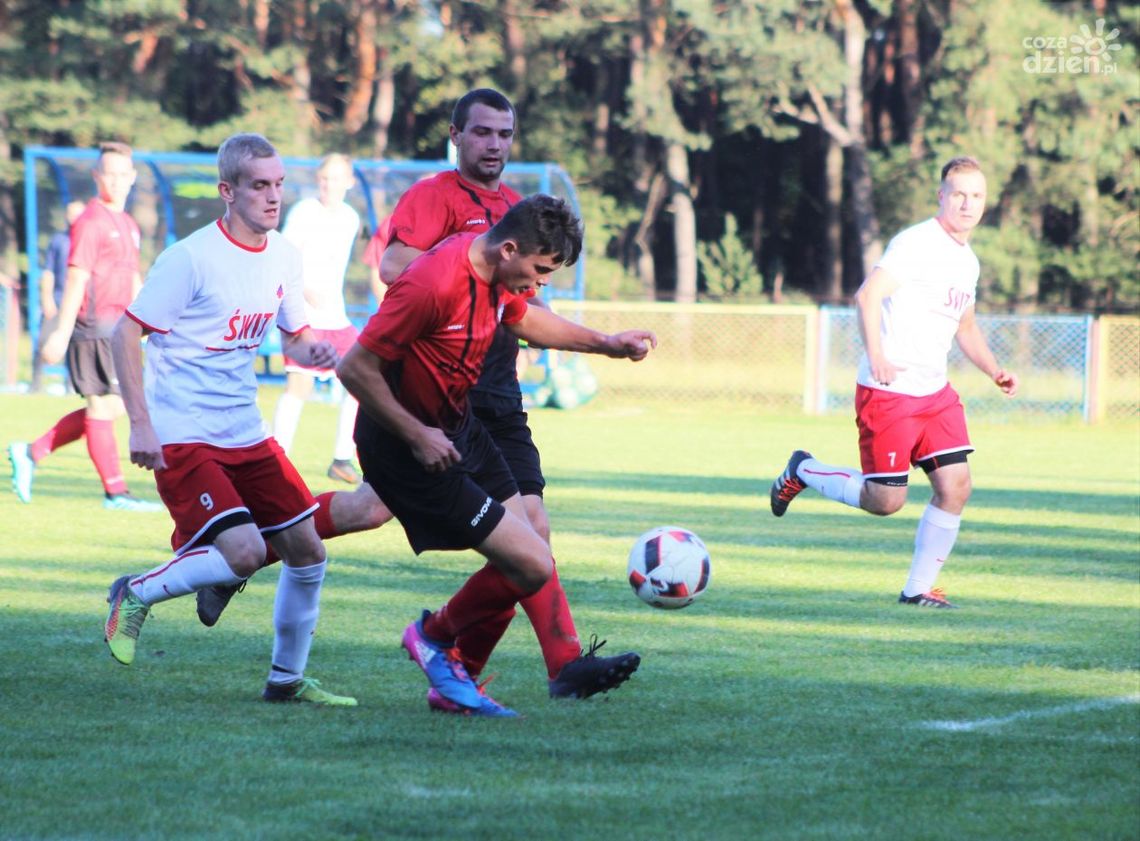 Stal Kunów zwiększa przewagę, Świt Ćmielów zwiększa stratę Stal Kunów zwiększa przewagę, Świt Ćmielów zwiększa stratę