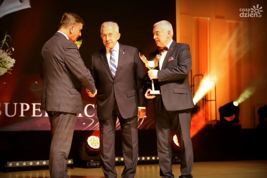 Stanisław Góźdź ze specjalną "Viktorią" Stanisław Góźdź ze specjalną "Viktorią"