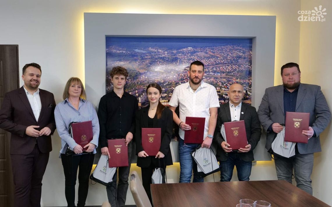 Starachowiccy sportowcy docenieni stypendiami i nagrodami pieniężnymi Starachowiccy sportowcy docenieni stypendiami i nagrodami pieniężnymi