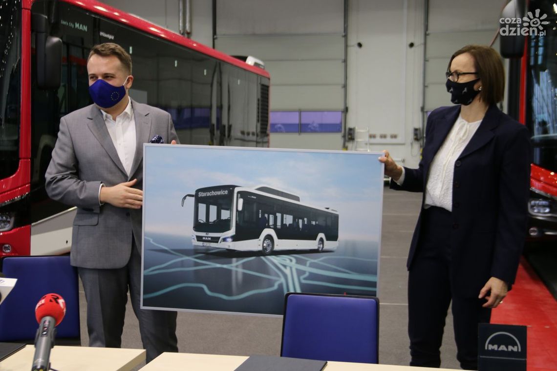 Starachowice: umowa na dostawę nowych autobusów miejskich podpisana Starachowice: umowa na dostawę nowych autobusów miejskich podpisana