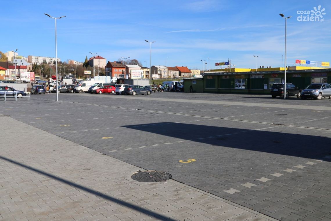 Starachowicki  plac targowy jak nowy