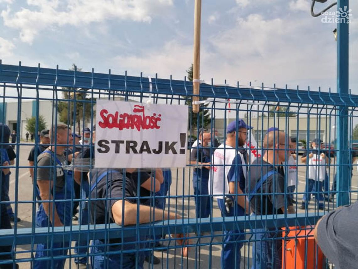Strajkują przez połowę zmiany Strajkują przez połowę zmiany