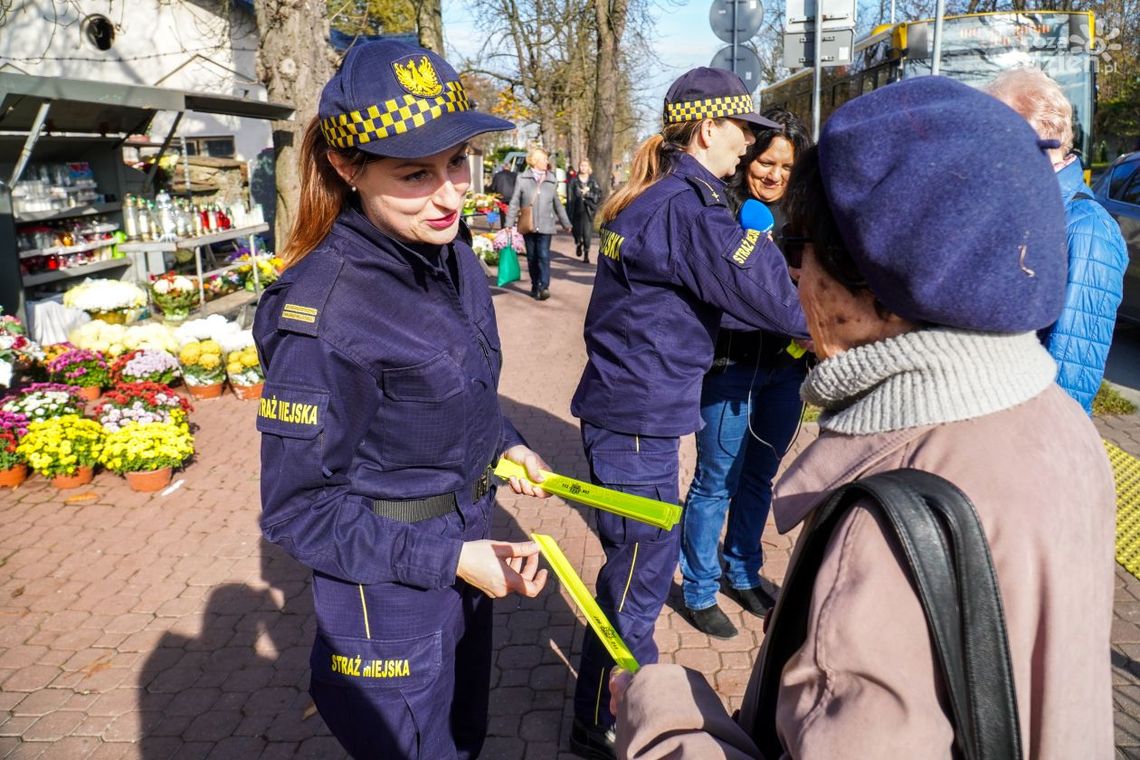 Straż Miejska dba o bezpieczeństwo odwiedzających cmentarze Straż Miejska dba o bezpieczeństwo odwiedzających cmentarze