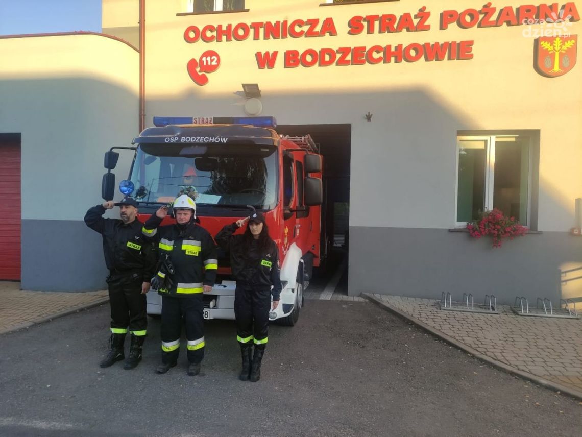 Strażacy z Bodzechowa świętują 100-lecia działalności Strażacy z Bodzechowa świętują 100-lecia działalności