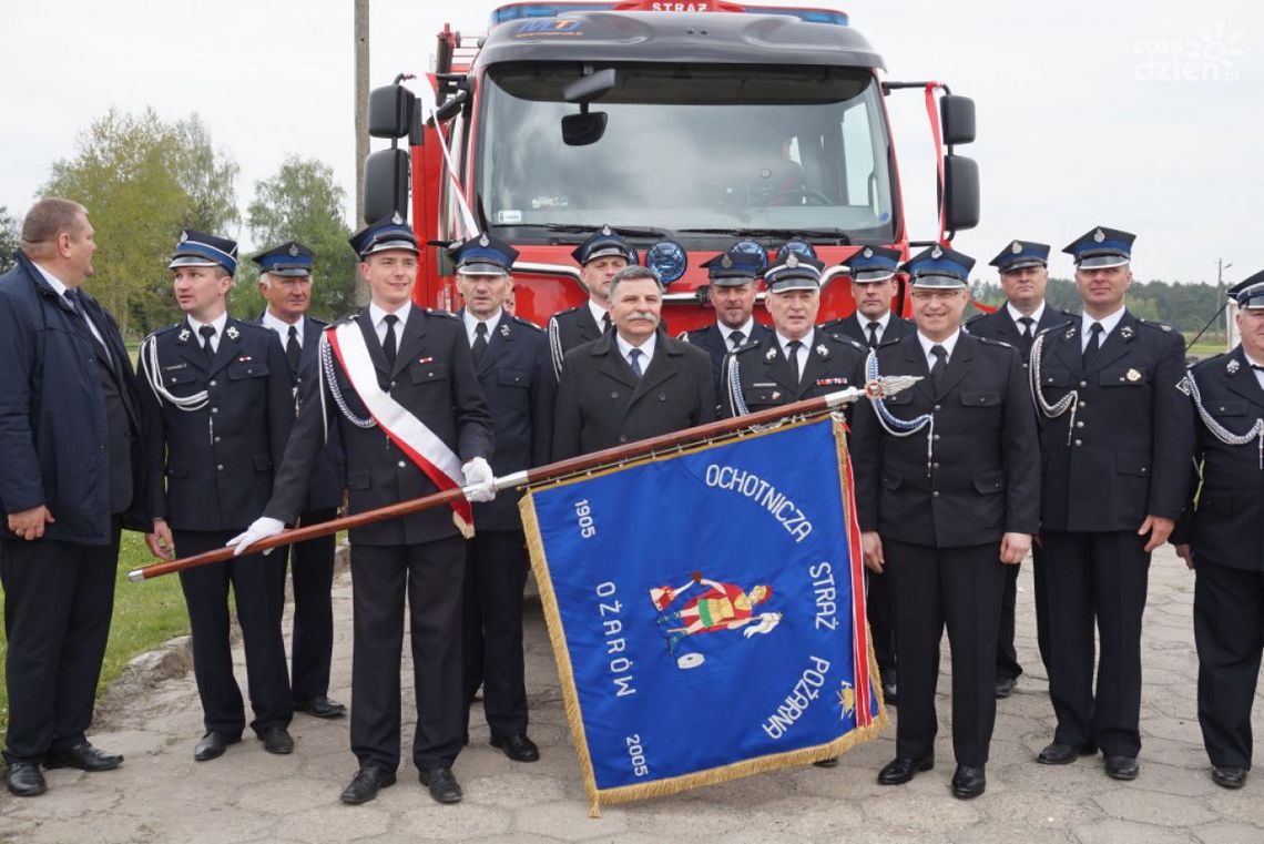 Strażacy z Ożarowa mają nowy samochód Strażacy z Ożarowa mają nowy samochód