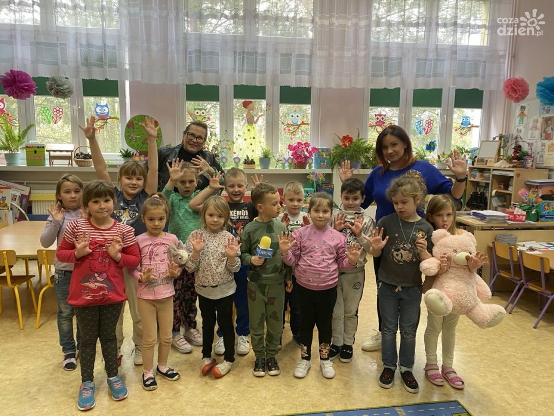 "Strzał w 10-tkę" - mali reporterzy rozmawiają o pracy w radiu