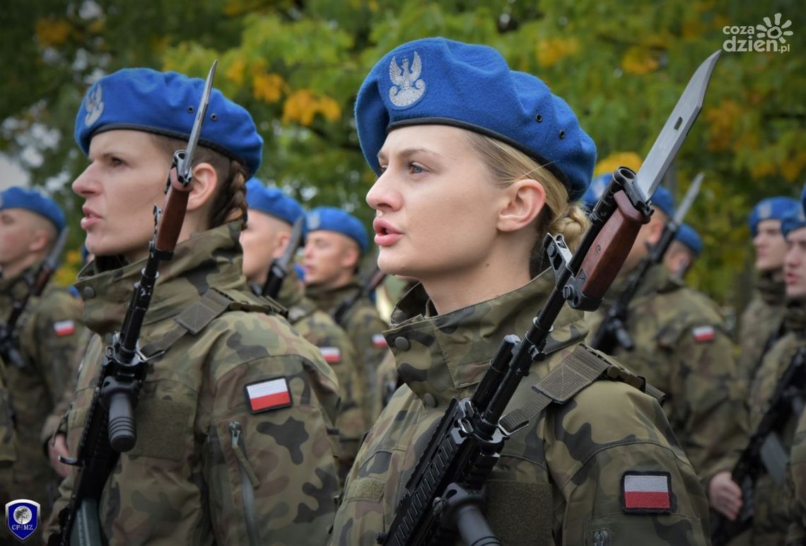 Stu elewów złożyło przysięgę wojskową Stu elewów złożyło przysięgę wojskową