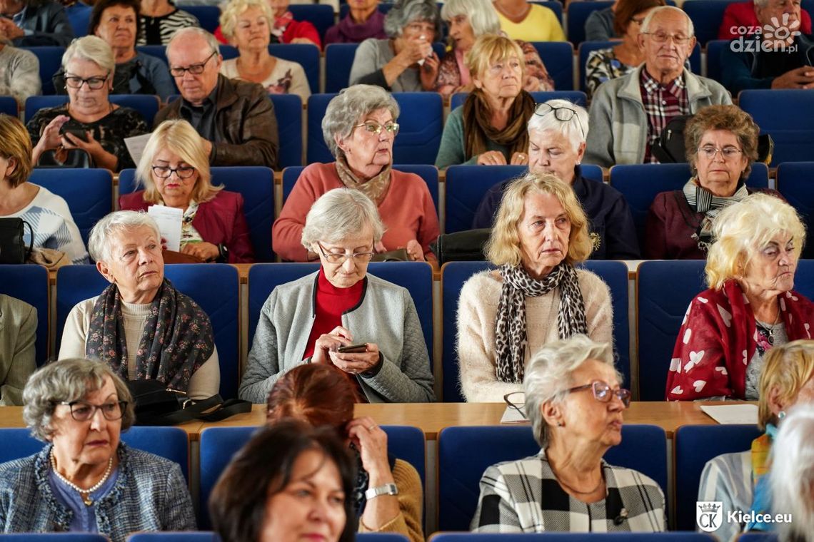 Studenci Uniwersytetu III Wieku zainaugurowali rok akademicki Studenci Uniwersytetu III Wieku zainaugurowali rok akademicki