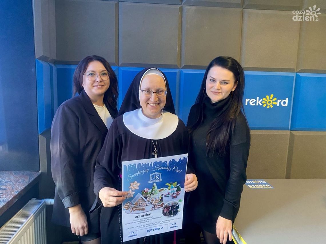 Studenci z Ostrowca wspierają dzieci i seniorów na święta