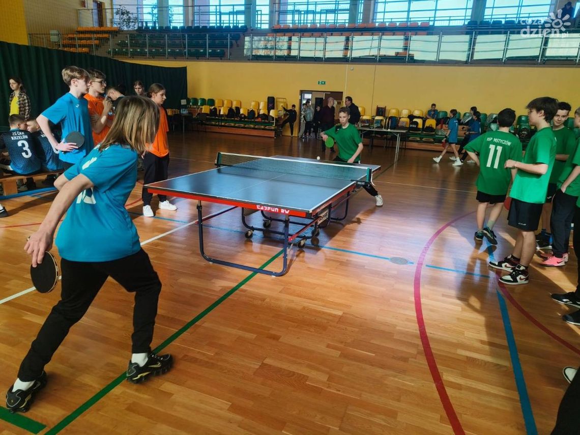 Sukces uczniów z Sędziszowa w turnieju tenisa stołowego