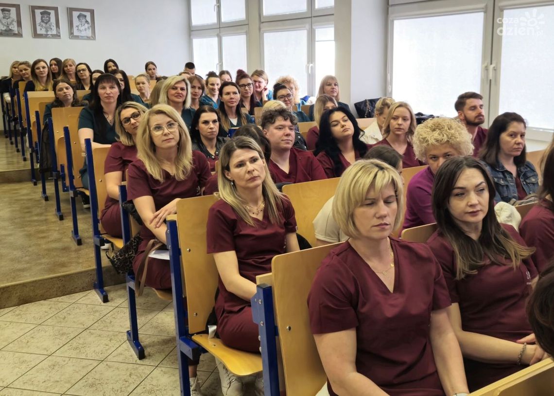 Sukcesy ostrowieckiej uczelni w szkoleniu nowych pokoleń pielęgniarek Sukcesy ostrowieckiej uczelni w szkoleniu nowych pokoleń pielęgniarek
