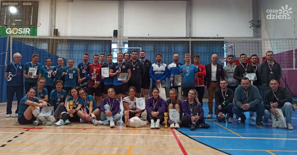 Sukcesy zespołów z Końskich i Stopnicy podczas VII Turnieju o Puchar Wójta Gminy Zagnańsk w piłce siatkowej Sukcesy zespołów z Końskich i Stopnicy podczas VII Turnieju o Puchar Wójta Gminy Zagnańsk w piłce siatkowej