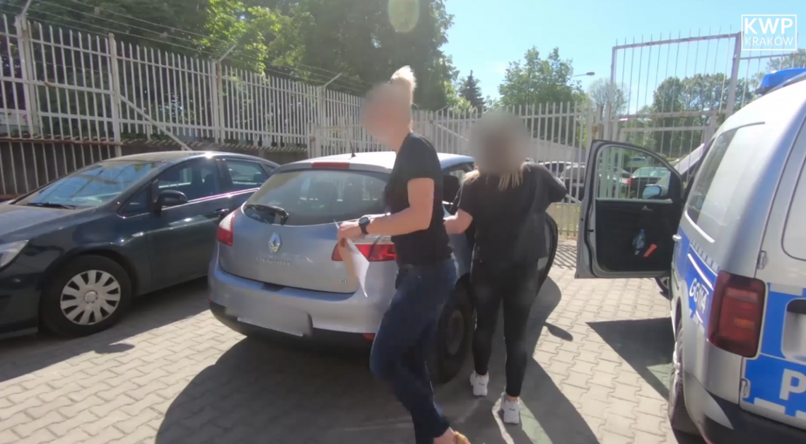 Świadczyli „usługi masażu”. Policjanci rozbili szajkę sutenerów Świadczyli „usługi masażu”. Policjanci rozbili szajkę sutenerów