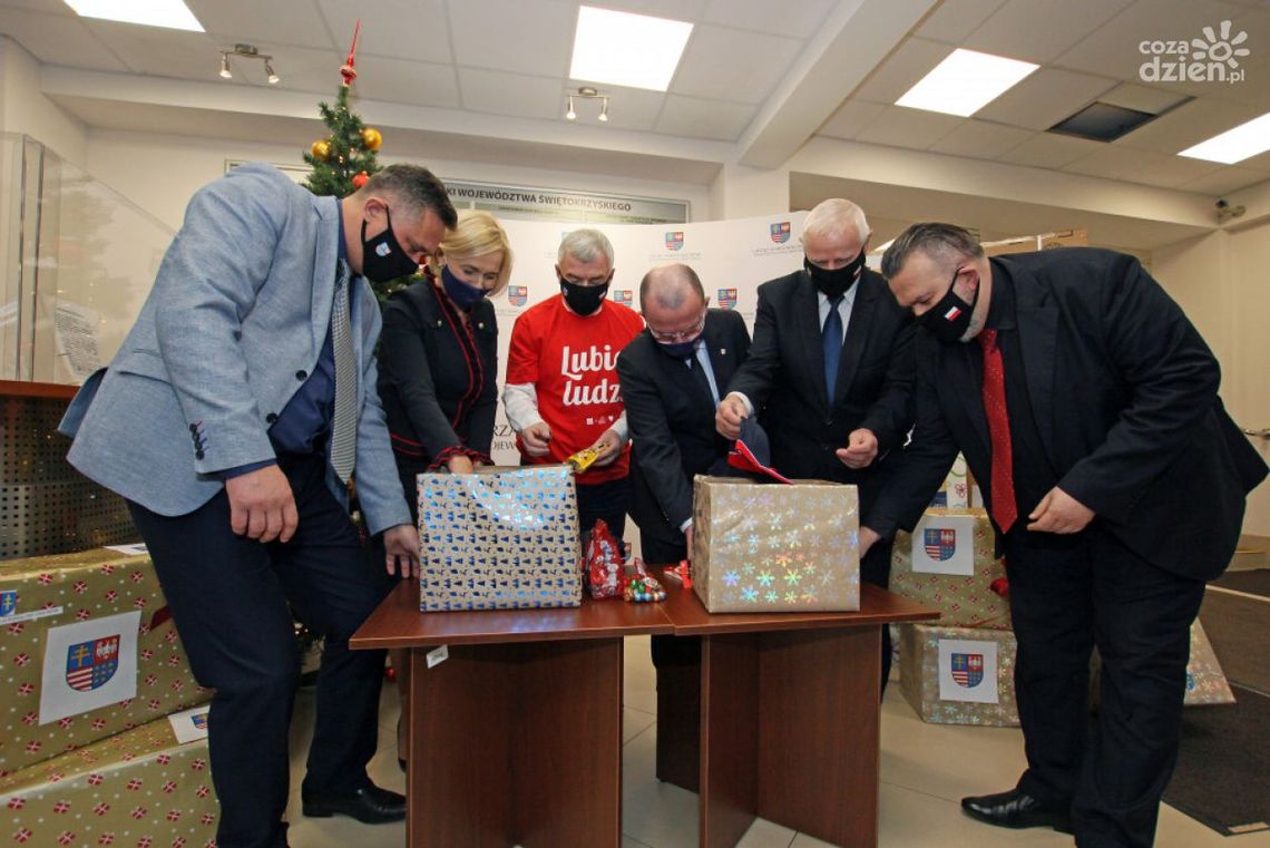 Świąteczne paczki dla samotnych matek