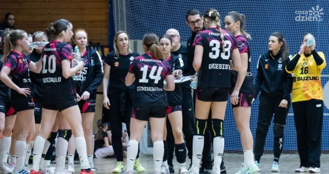 Świetny ostatni kwadrans i kolejne zwycięstwo kieleckich piłkarek ręcznych. SPR Olkusz – Suzuki Korona Handball Kielce 28:33 (14:13) Świetny ostatni kwadrans i kolejne zwycięstwo kieleckich piłkarek ręcznych. SPR Olkusz – Suzuki Korona Handball Kielce 28:33 (14:13)