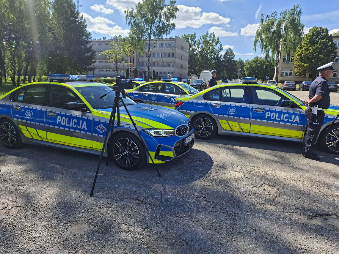 Świętokrzyscy policjanci zyskali nowe radiowozy, które mogą rozpędzić się nawet do 250 km/h Świętokrzyscy policjanci zyskali nowe radiowozy, które mogą rozpędzić się nawet do 250 km/h