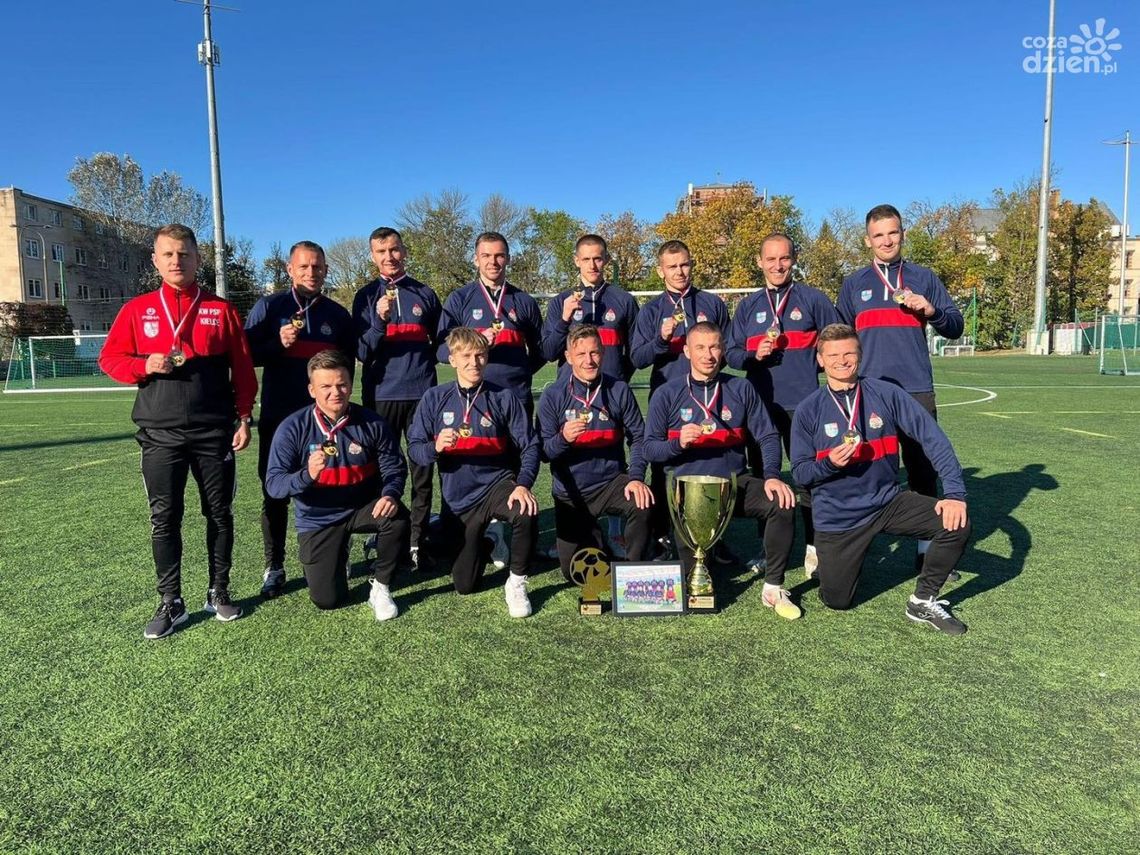 Świętokrzyscy strażacy świetni też na boisku piłkarskim Świętokrzyscy strażacy świetni też na boisku piłkarskim