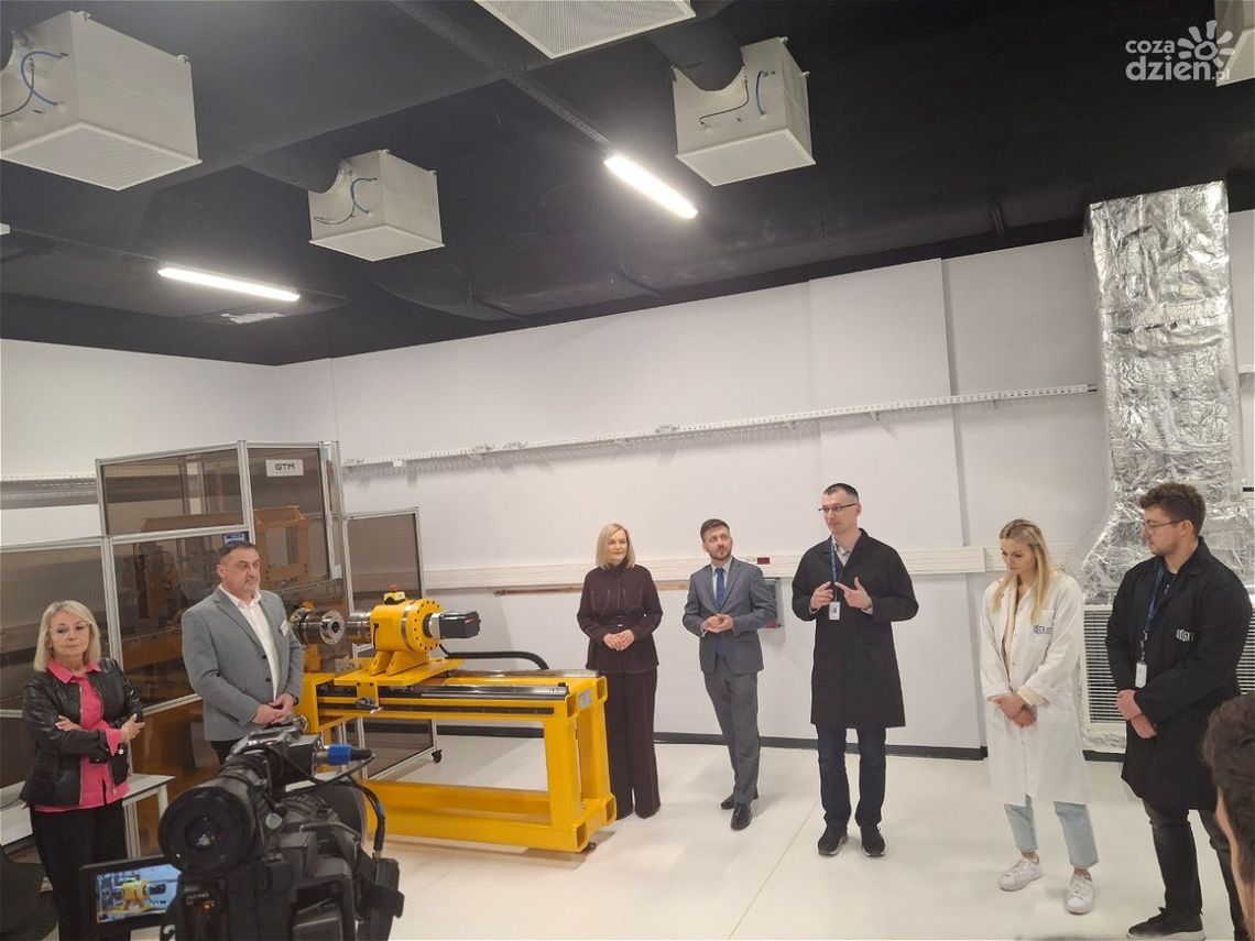 Świętokrzyska Akademia Metrologii i Technologii – nowa jakość edukacji dla młodzieży Świętokrzyska Akademia Metrologii i Technologii – nowa jakość edukacji dla młodzieży