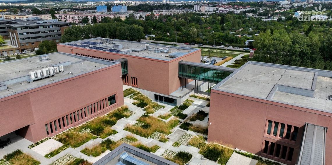 Świętokrzyski Kampus GUM zaprasza! Dziś bezpłatny zabytkowy autobus zawiezie Was na miejsce!