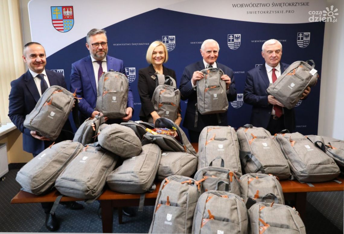 Świętokrzyski Mikołaj dla polonijne dzieci z Winniczyzny Świętokrzyski Mikołaj dla polonijne dzieci z Winniczyzny