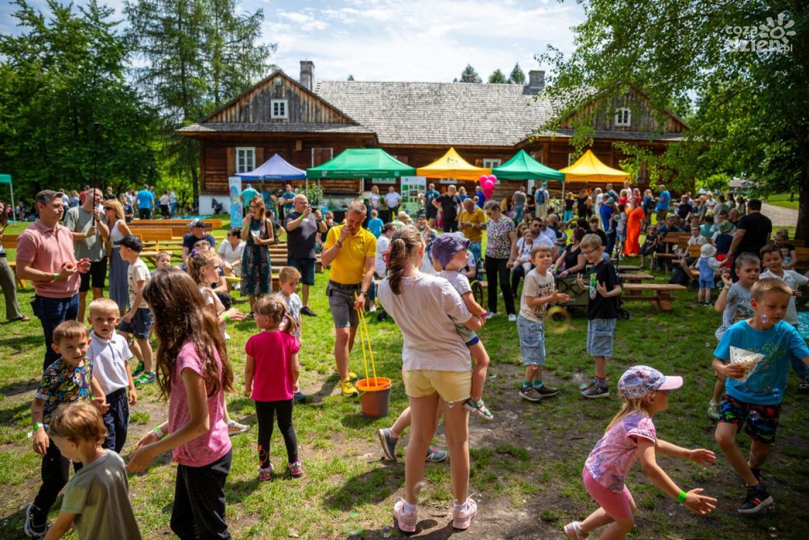 Świętokrzyski Piknik Rodzinny w Tokarni – wspólna radość i integracja rodzin zastępczych Świętokrzyski Piknik Rodzinny w Tokarni – wspólna radość i integracja rodzin zastępczych