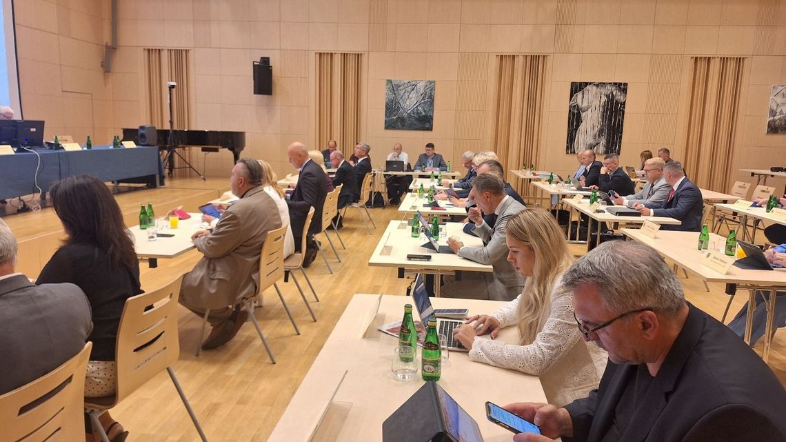 Świętokrzyski Sejmik za kolejowym Korytarzem Centralnym. Radni przyjęli apel do rządu