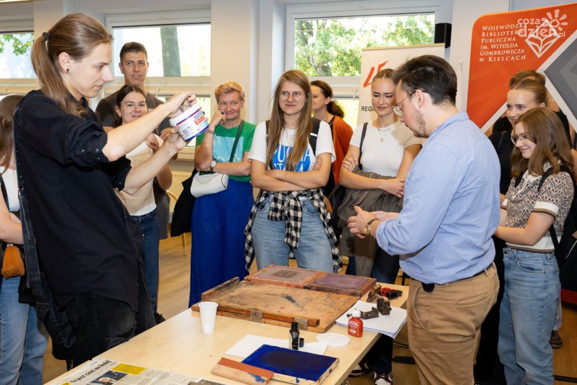 Świętokrzyskie obchody 45. rocznicy powstania Solidarności w Wojewódzkiej Bibliotece Publicznej Świętokrzyskie obchody 45. rocznicy powstania Solidarności w Wojewódzkiej Bibliotece Publicznej