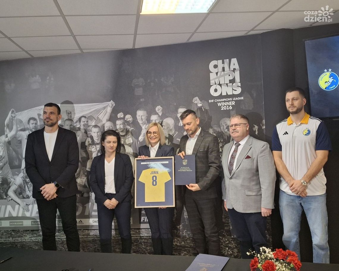 Świętokrzyskie wspiera Iskrę Kielce. Umowa na promocję regionu podpisana Świętokrzyskie wspiera Iskrę Kielce. Umowa na promocję regionu podpisana